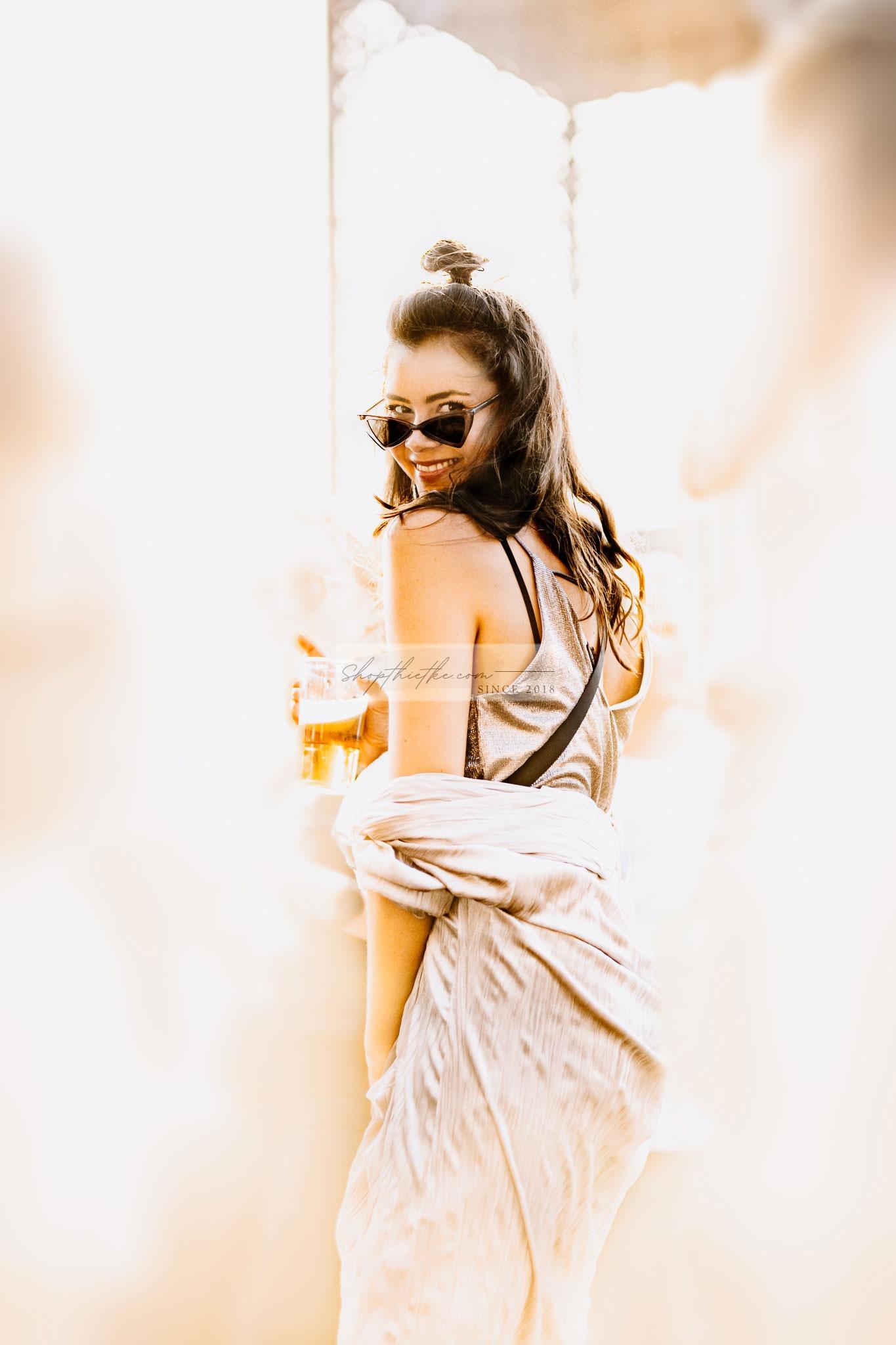 The Power Of Film – Chất Ảnh Phim Kết Hợp Sự Tinh Tế Hiện Đại Cho Ảnh Cưới (XMP) 37 shopthietke com SYM 3670 blur beer dance photography sameyeam