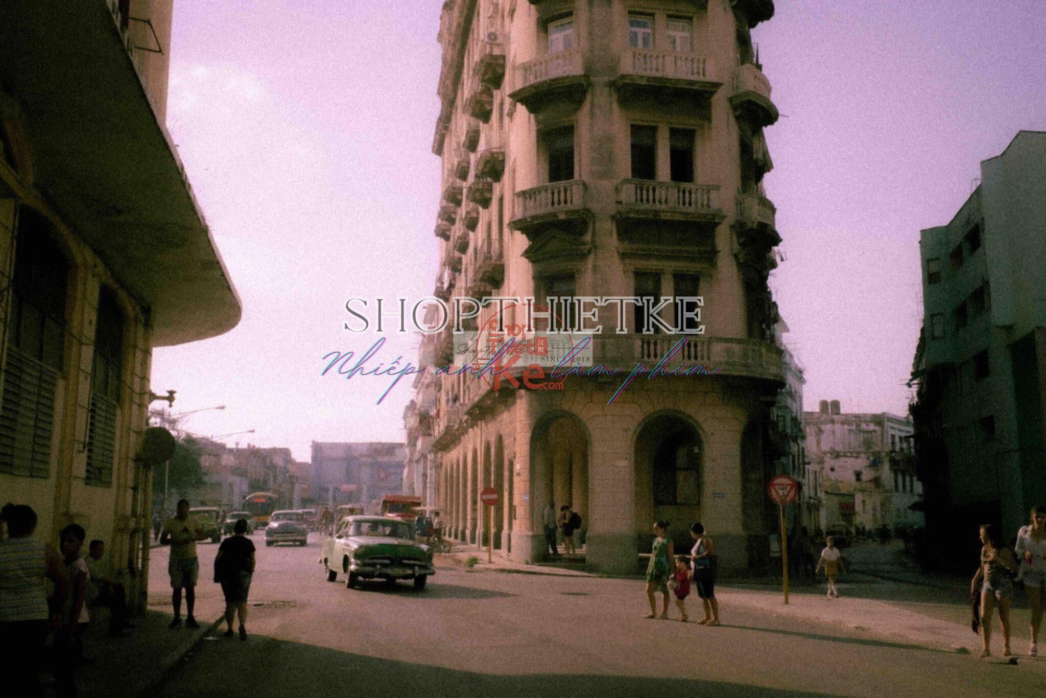 Preset Lightroom Điện Ảnh – Cảm Hứng Từ Wong Kar Wai, Kurosawa & Tarkovsky (XMP) 10 shopthietke com Preset sample 3 scaled