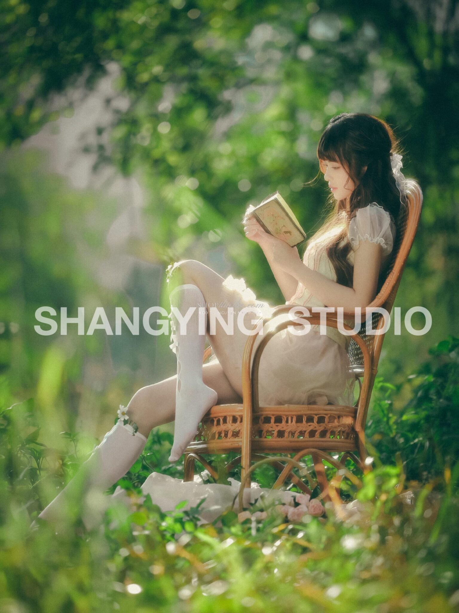 27 Preset & LUT "Forest Girl" – Tone Xanh Rừng, Nhẹ Nhàng & Cổ Điển (XMP/CUBE) 17 shopthietke com Shopthietke.com 354 scaled
