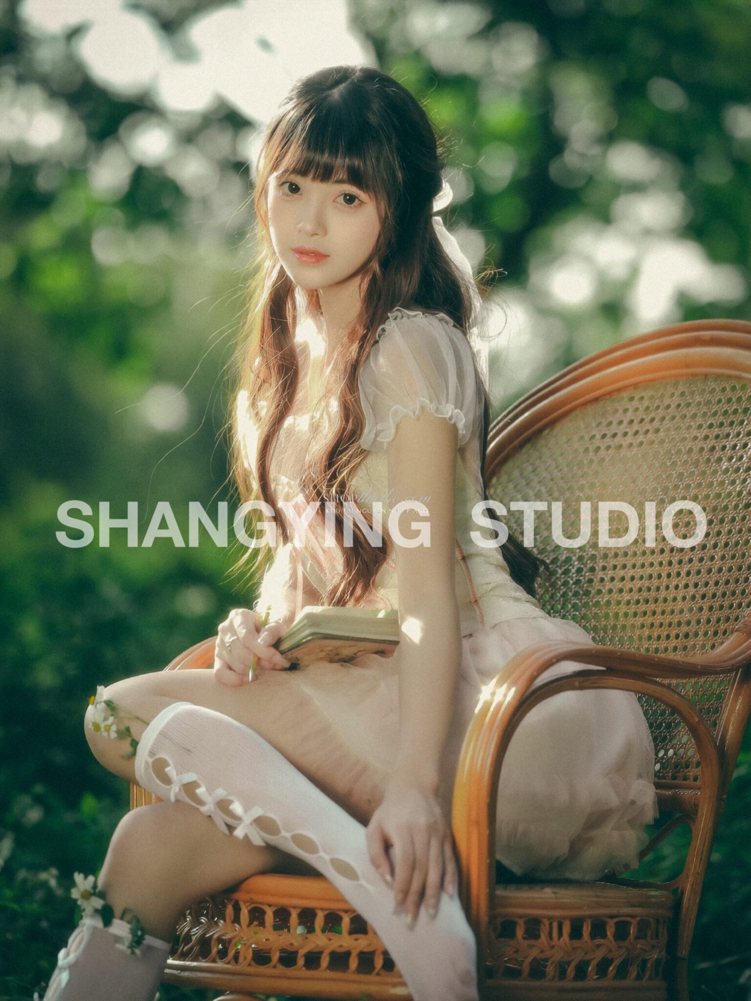 27 Preset & LUT "Forest Girl" – Tone Xanh Rừng, Nhẹ Nhàng & Cổ Điển (XMP/CUBE) 9 shopthietke com Shopthietke.com 362 scaled