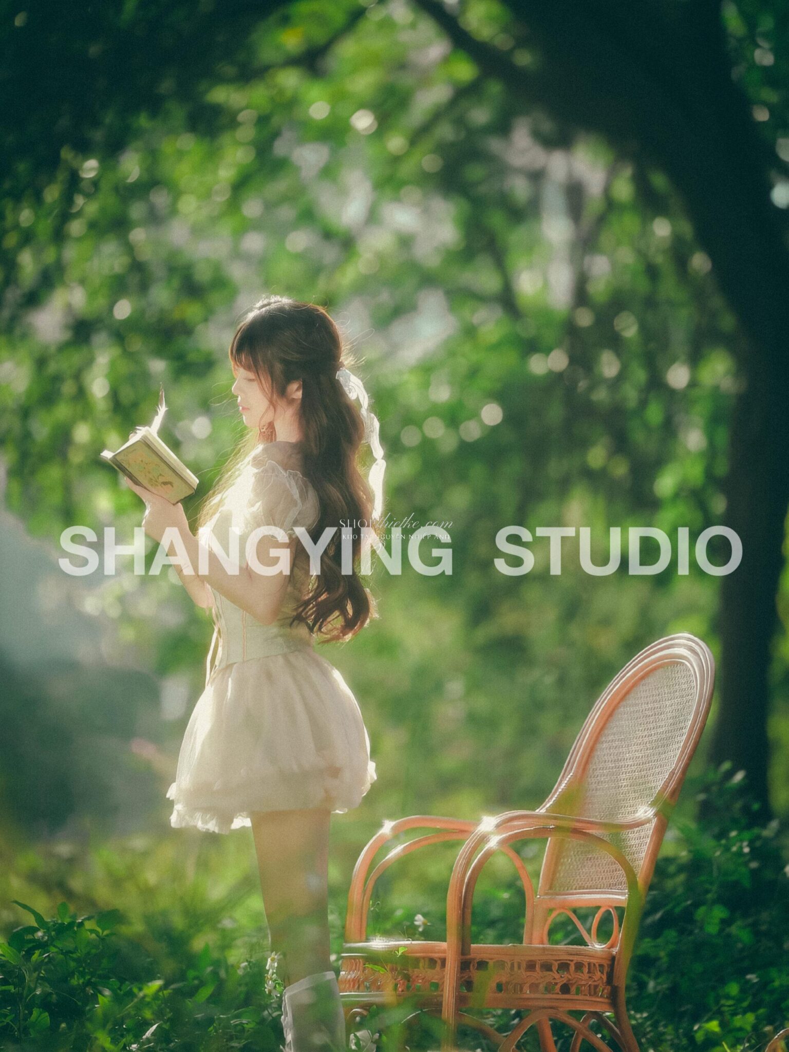 27 Preset & LUT "Forest Girl" – Tone Xanh Rừng, Nhẹ Nhàng & Cổ Điển (XMP/CUBE) 6 shopthietke com Shopthietke.com 365 scaled