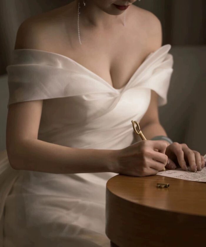 13 Preset Ảnh Cưới Dark Mood - Xu Hướng Xiaohongshu 2025 Đầy Tinh Tế (XMP/DNG/CUBE) 15 shopthietke com Shopthietke.com 6