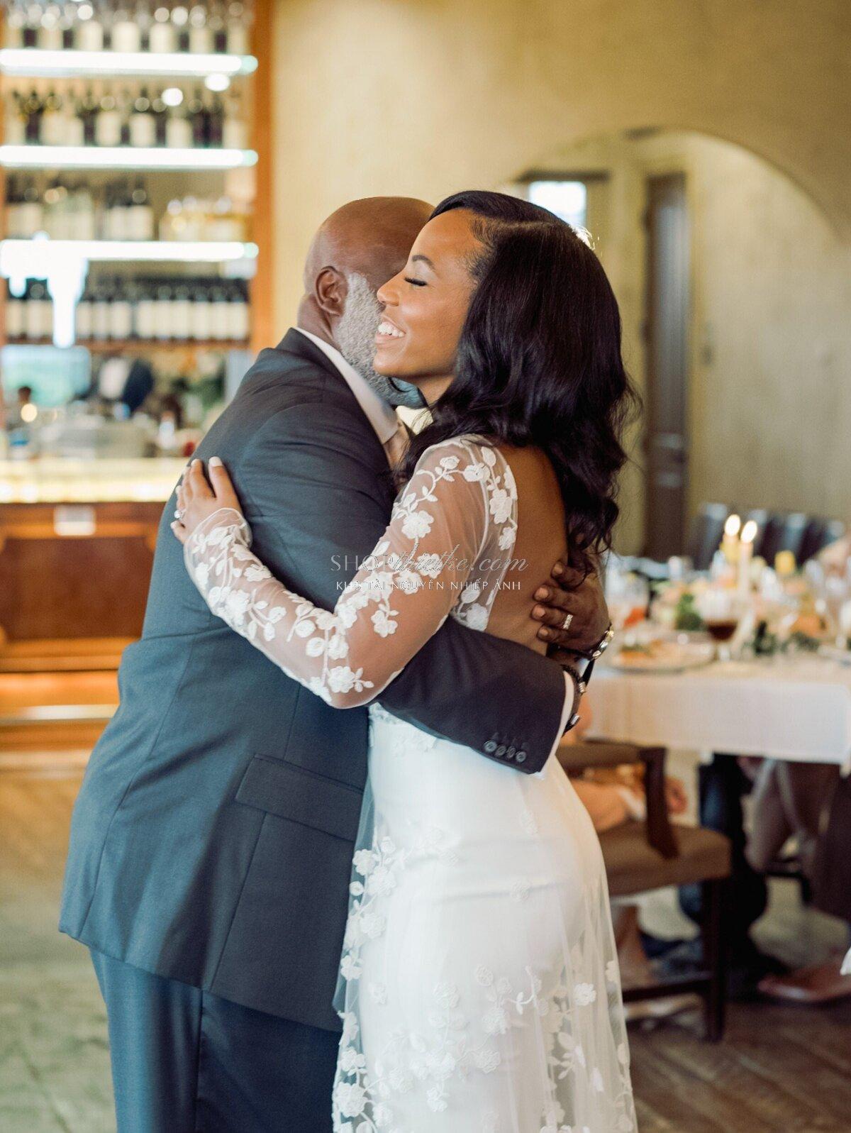 Heirloom One – Bộ Preset Lightroom Mang Phong Cách Film Fuji Mềm Mại & Tinh Tế (XMP Kèm Video Việt Sub) 23 shopthietke com heirloom presets 3 amanda dancing