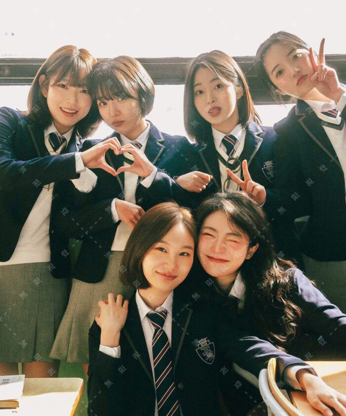 17 Preset Ảnh Tốt Nghiệp Trong Nhà – Màu Sáng Tự Nhiên, Cân Bằng Ánh Sáng (XMP/DNG/CUBE/COS)