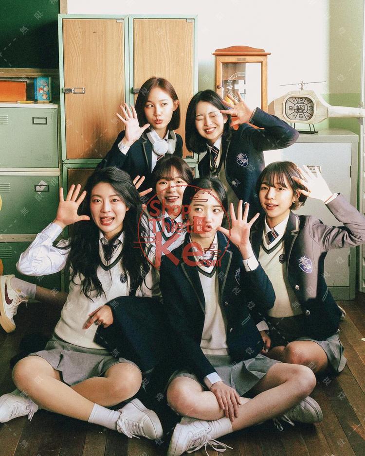 17 Preset Ảnh Tốt Nghiệp Trong Nhà – Màu Sáng Tự Nhiên, Cân Bằng Ánh Sáng (XMP/DNG/CUBE/COS) 6 shopthietke com Shopthietke.com 191