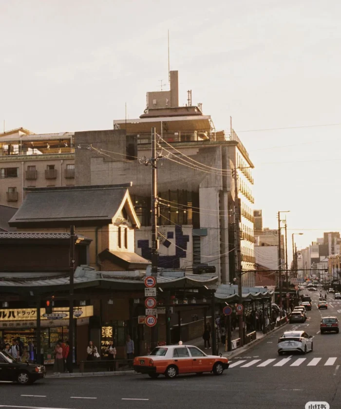 Bộ Preset ShanKui Lightroom – 18 Kiểu Màu Film Cho Chân Dung, Thành Phố Và Điện Ảnh (XMP/CUBE) 20 shopthietke com Shopthietke.com 32