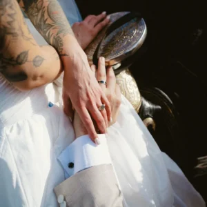 Preset Portra 400 Jake Tovar – Tái Tạo Màu Phim Ấm Áp, Tự Nhiên, Đẹp Mọi Ảnh (XMP/DNG) 10 shopthietke com vgpp400jt hero 6.jpg