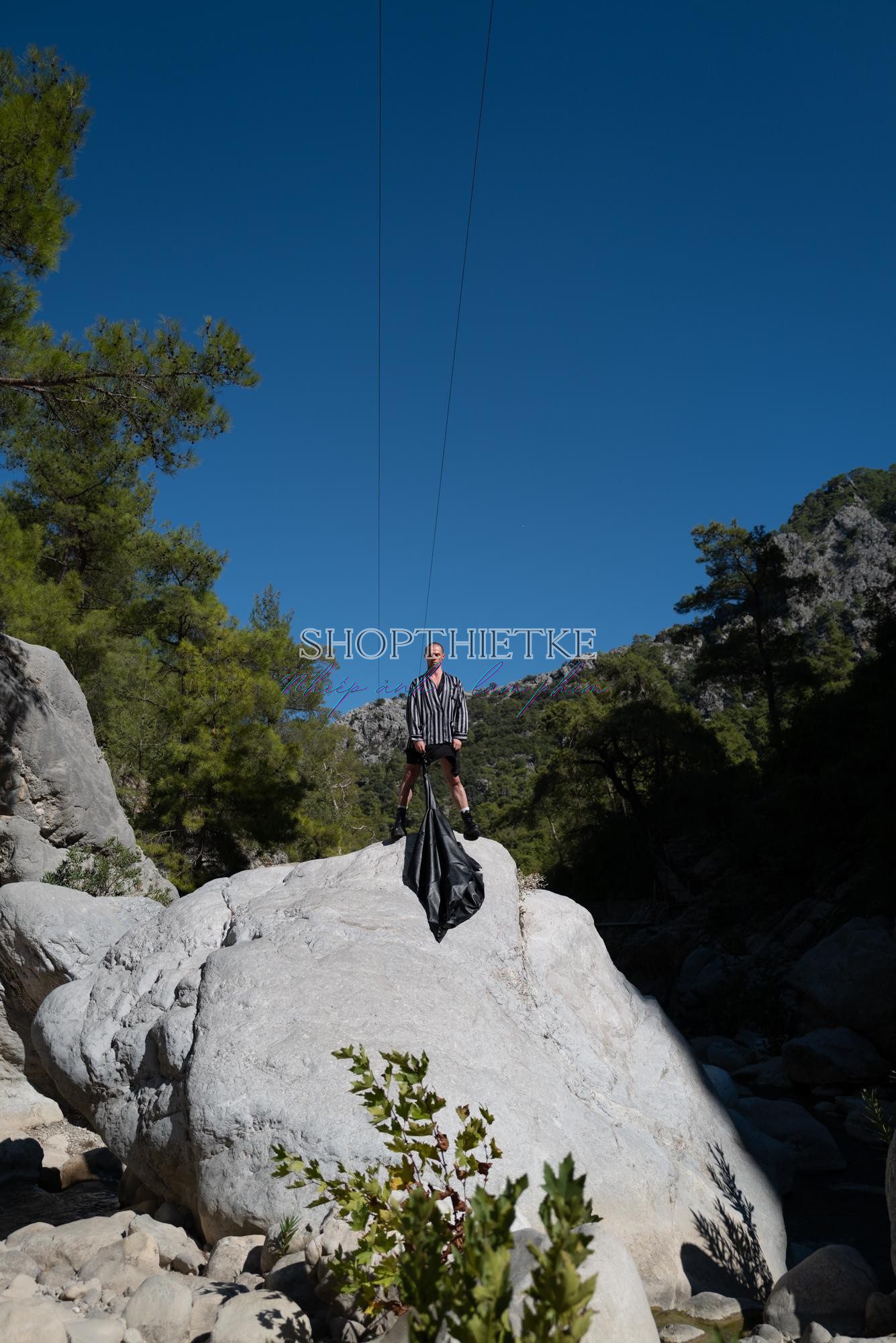 LUT #7 – Bộ LUT & Preset Màu Điện Ảnh Nghệ Thuật Cho Ảnh & Video Chuyên Nghiệp (XMP/CUBE) 41 Before image