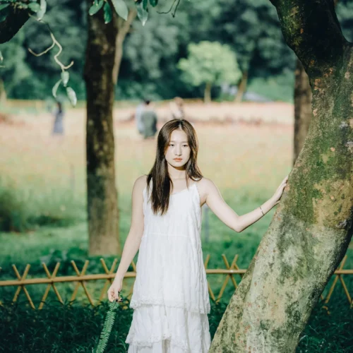 Preset Film Loz 02 v2 – Phong Cách Hasselblad Scan, Chân Dung & Ảnh Ngoài Trời Âm U (XMP/DNG)