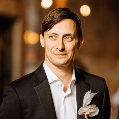 GOLD Presets – Bí Quyết Tạo Làn Da Ánh Vàng & Màu Sắc Rực Rỡ Hiện Đại (XMP/Video Hướng dẫn Việt Sub) 35 shopthietke com SYM5190 copy