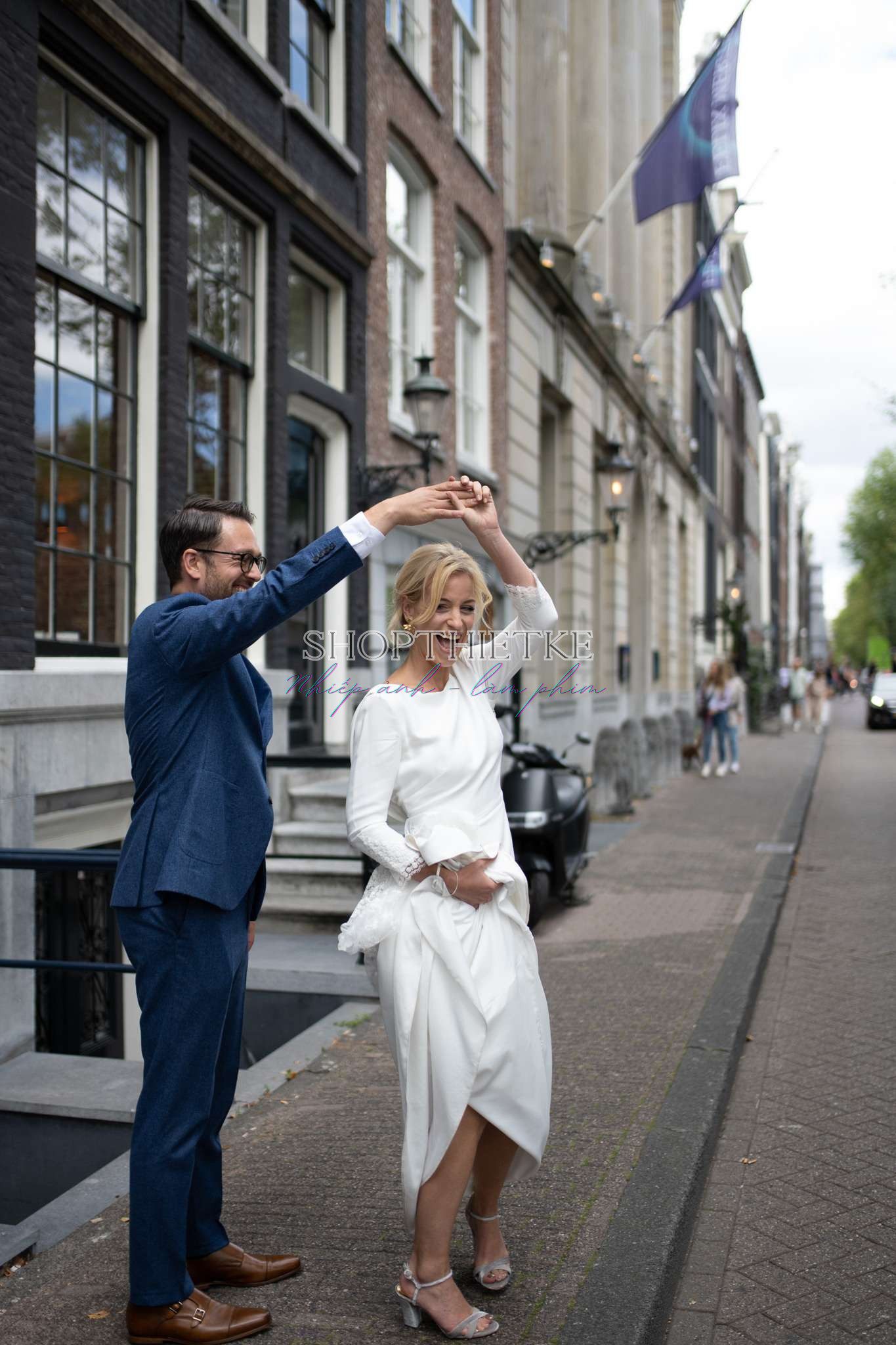 GOLD Presets – Bí Quyết Tạo Làn Da Ánh Vàng & Màu Sắc Rực Rỡ Hiện Đại (XMP/Video Hướng dẫn Việt Sub) 44 Before image