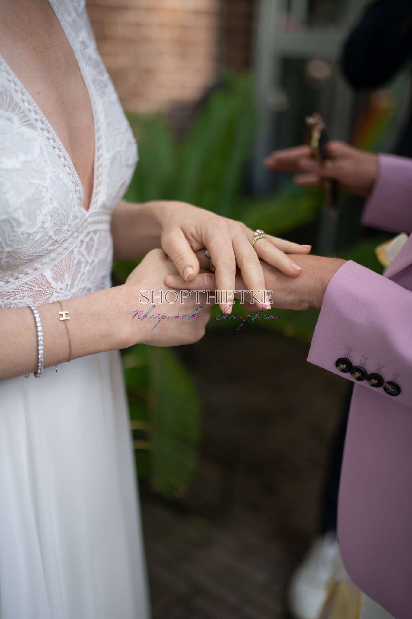 GOLD Presets – Bí Quyết Tạo Làn Da Ánh Vàng & Màu Sắc Rực Rỡ Hiện Đại (XMP/Video Hướng dẫn Việt Sub) 60 Before image