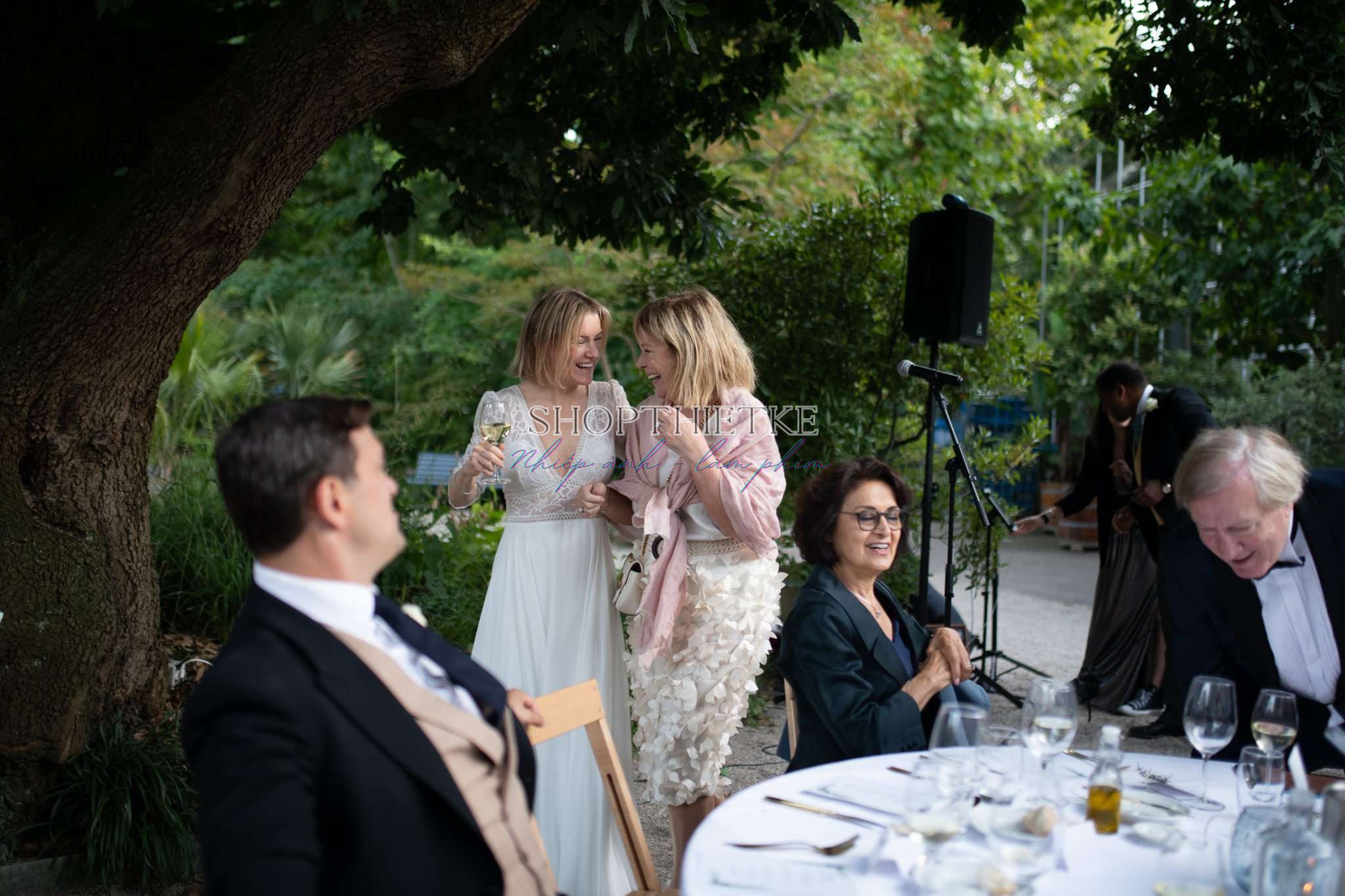 GOLD Presets – Bí Quyết Tạo Làn Da Ánh Vàng & Màu Sắc Rực Rỡ Hiện Đại (XMP/Video Hướng dẫn Việt Sub) 58 Before image