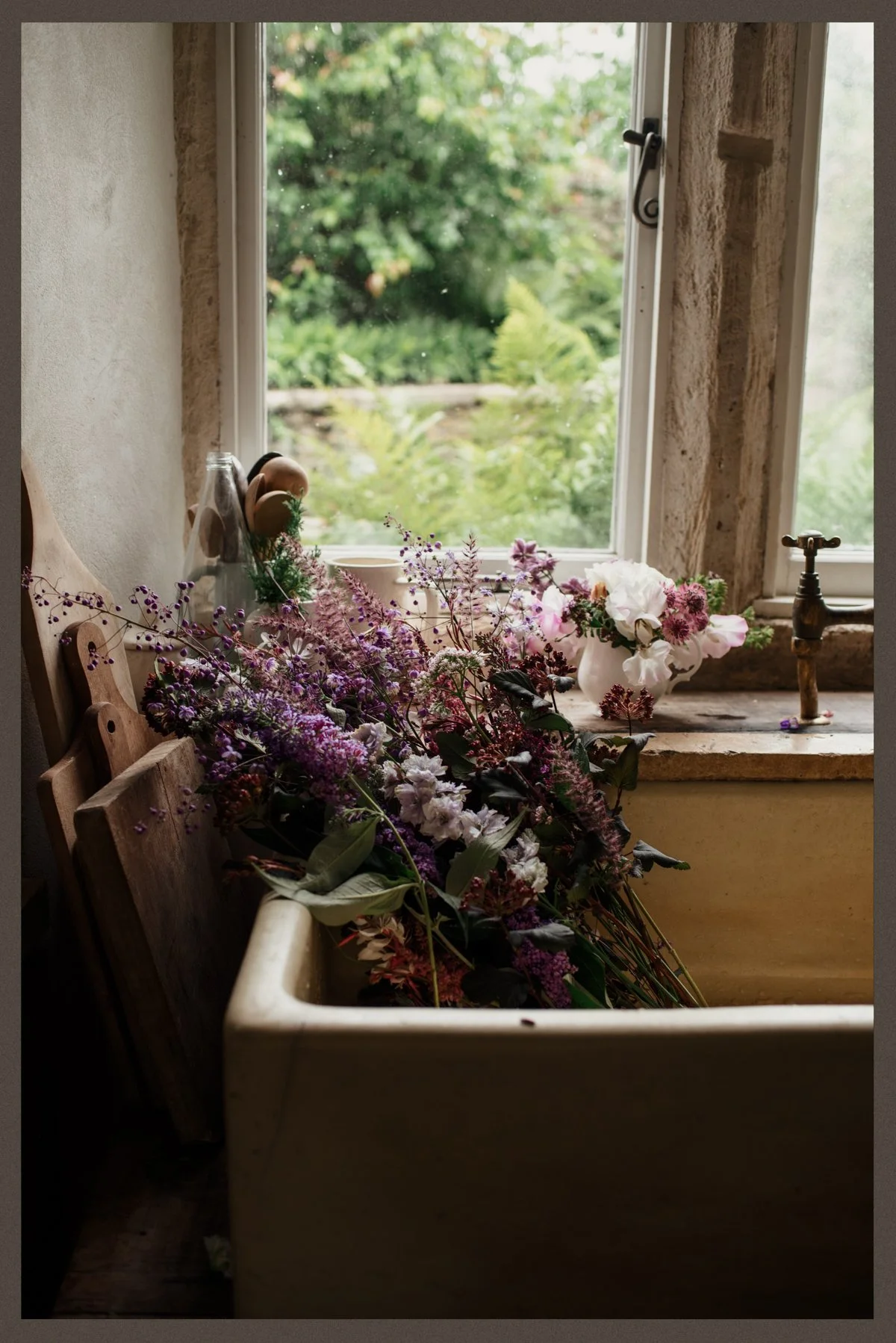 Nghệ Thuật Sắc Màu Tối Giản – Bộ Preset 2026 Khơi Nguồn Cảm Hứng Từ Sự Nguyên Bản (XMP) 43 shopthietke com Shopthietke.com 122